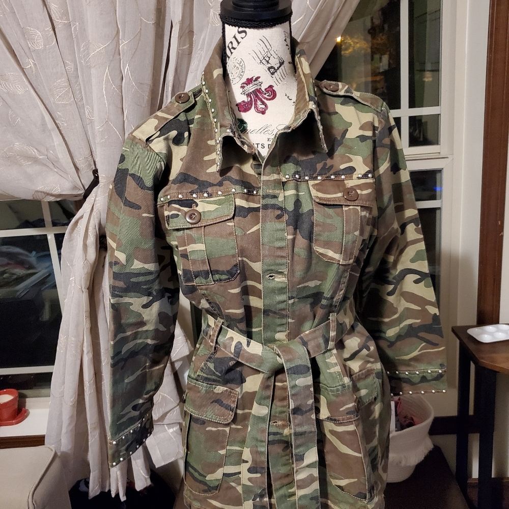 Camo fitted lightweight jacket